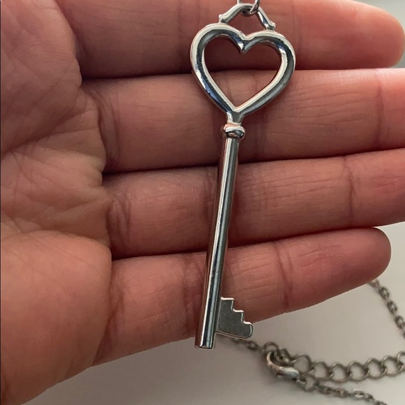 Elegant silver key necklace - adjustable chain - Picture 3 of 3